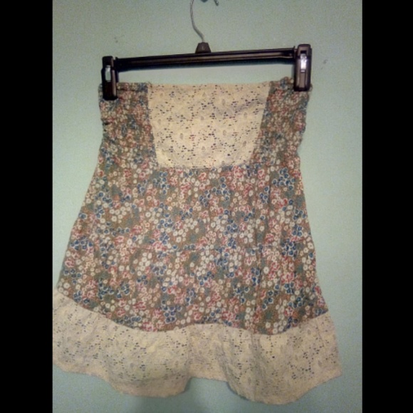 Decree Tops - Strapless floral top Decree Tops - Strapless floral top
